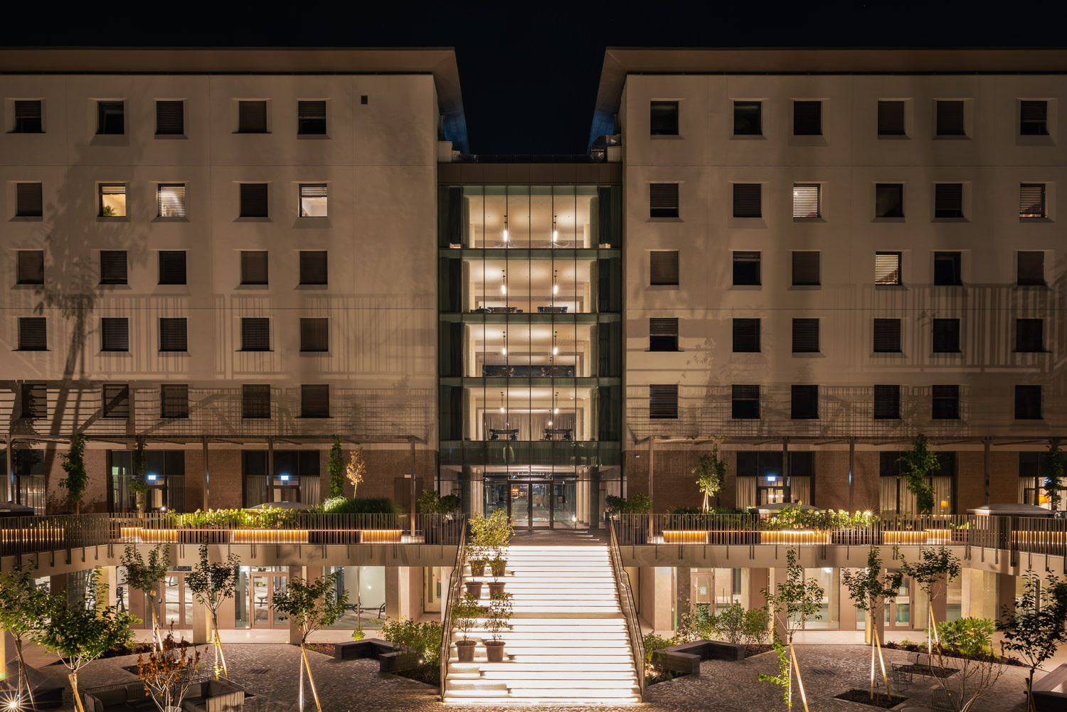 Collegiate Milan North - Sunken Courtyard by night