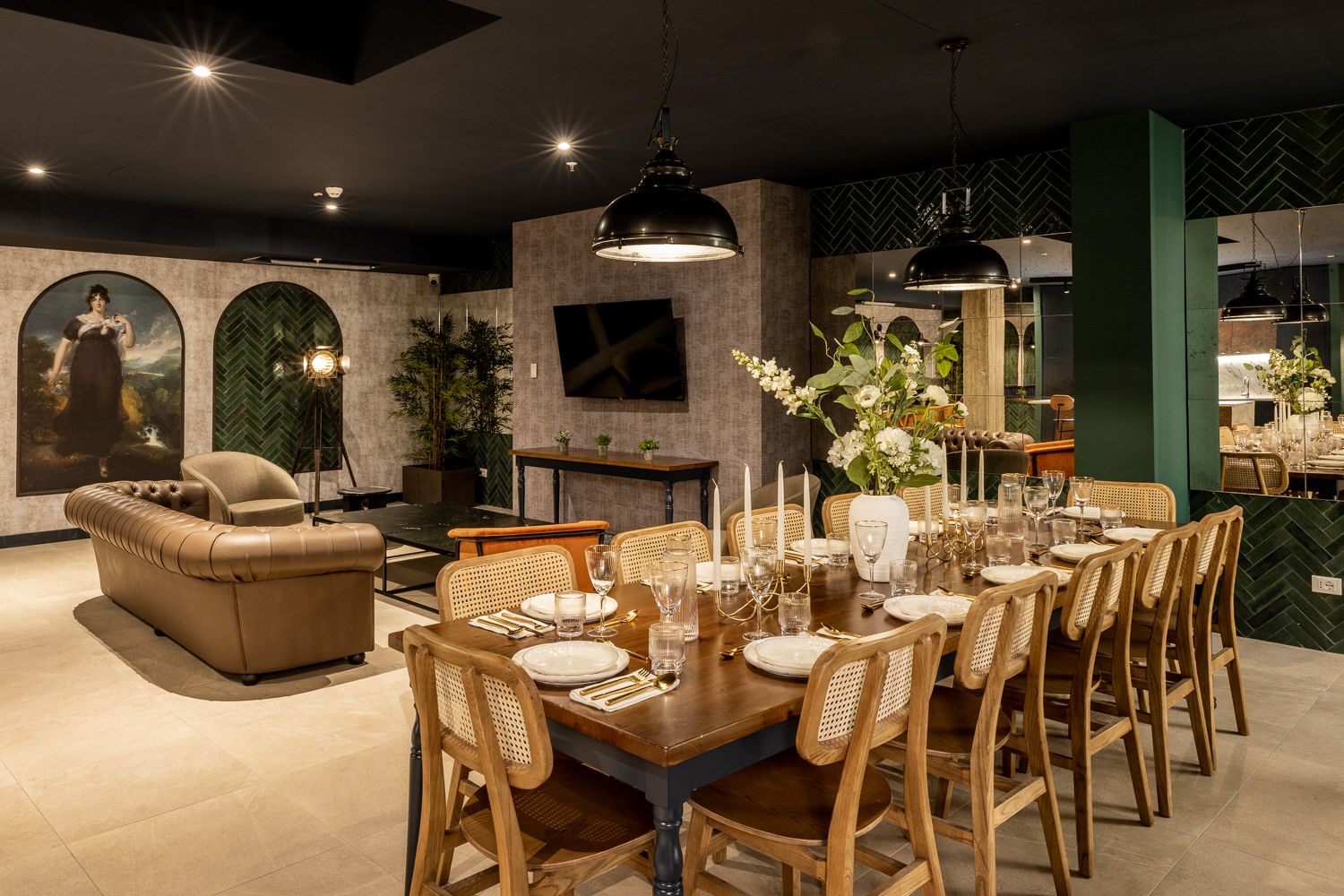Collegiate Milan North - Dinner Party Room North by Night