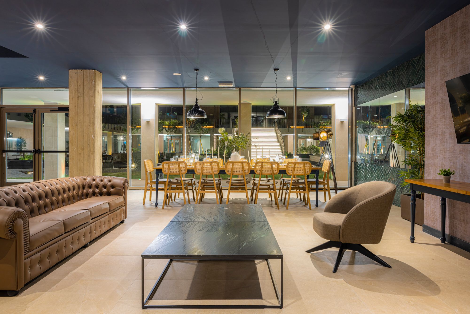 Collegiate Milan North - Dinner Party Room North by Night